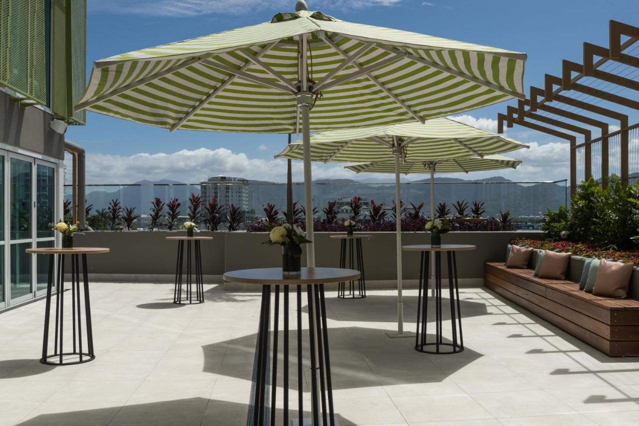 Crystalbrook Bailey Hotell Cairns Eksteriør bilde The rooftop terrace at the hotel
